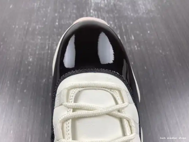 Reps LUCY WMNS AR0715-101 Air 11 Neapolitan Jordan 0620
